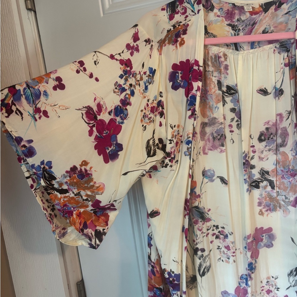 Umgee Cream Floral Fringe Kimono - Picture 6 of 9